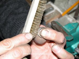 金属ブラシによるテクスチャー加工